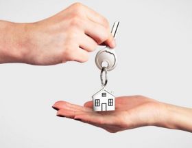 Người mua nên làm gì khi chủ đầu tư chậm bàn giao nhà?