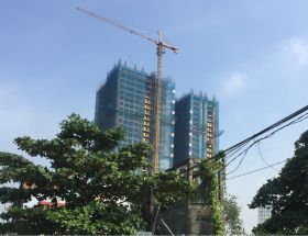 Thị trường bất động sản TP.HCM đang gặp khó khăn gì?